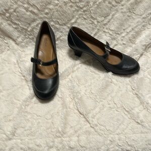 Soft shoe leather mary jane’s